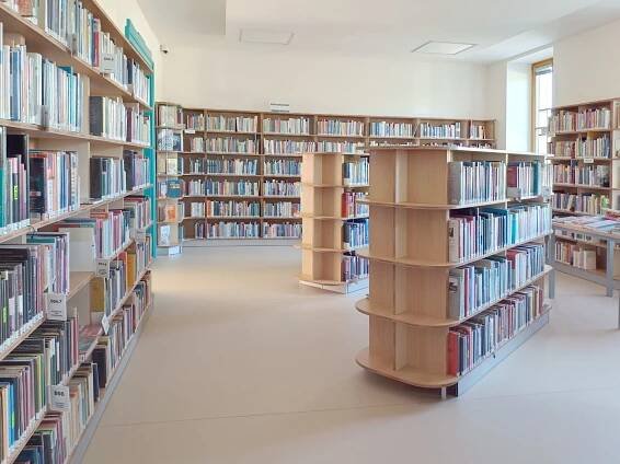 Oddělení beletrie a naučné literatury