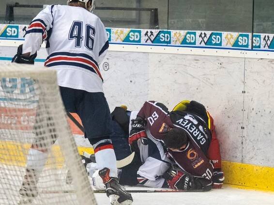 FOTO: Piráti na úvod přípravy podlehli klubu z KHL. Dorazilo přes 1800 fanoušků