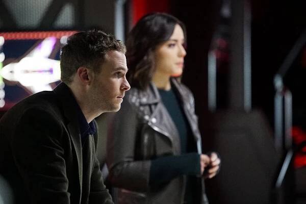 Agenti S.H.I.E.L.D. - Watchdogs (S03E14) (2016) | Recenze - Uživatelské | ČSFD.cz