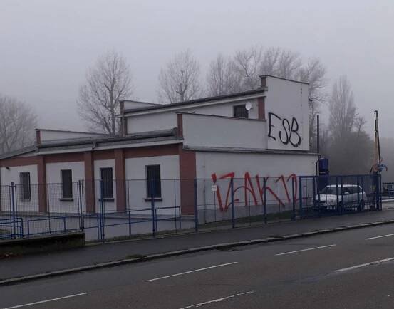 Vandalismus sprejerů v Komíně – Městská část Brno Komín