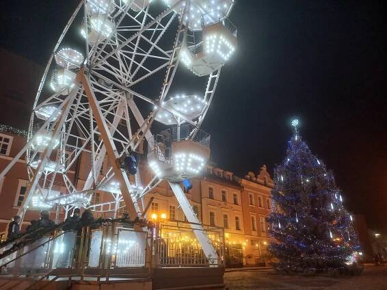 V Chebu mají adventní město. Největší trhy v kraji lákají na trdlo i kluziště