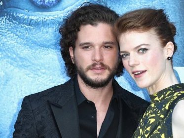 Kit Harington Kindly Requests That You Stop Asking Him and Rose Leslie for Pictures, Please