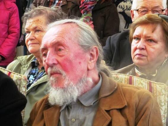 Hanzík a Bydžovská. Výstavu významného sochaře zahájila známá herečka