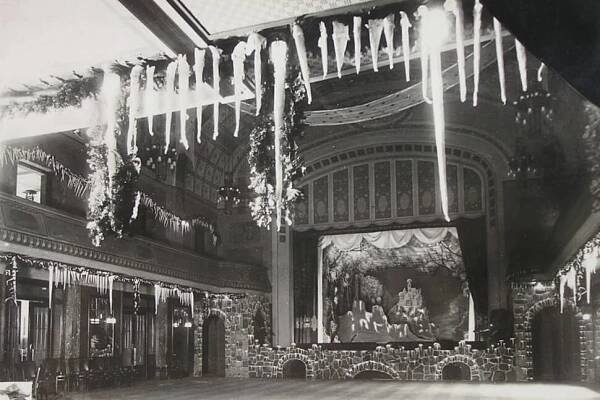 Městské divadlo Dr. Josefa Čížka a Hotel U Beránka v Náchodě » Muzeum Náchodska