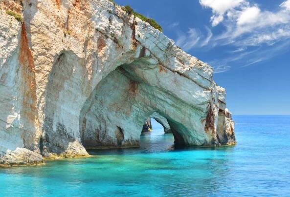 Modré jeskyně na ostrově Zakynthos, Řecko.