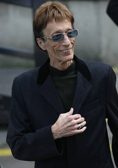Nemocný zpěvák ze slavných Bee Gees. Pohled na něj bolí