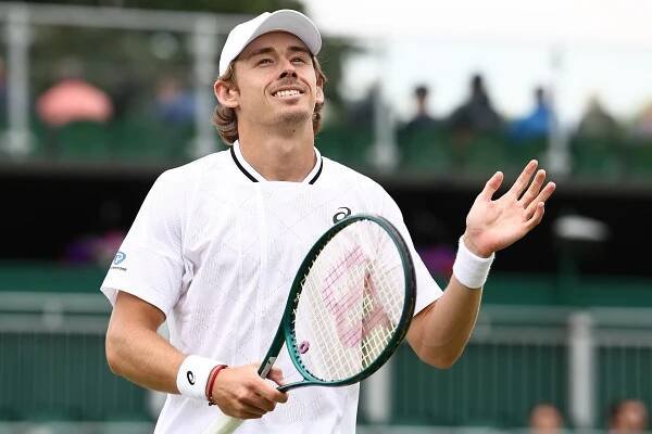 Alex De Minaur celebrates a tennis victory.
