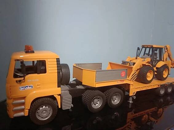 Bruder tahač Man s bagrem JCB
