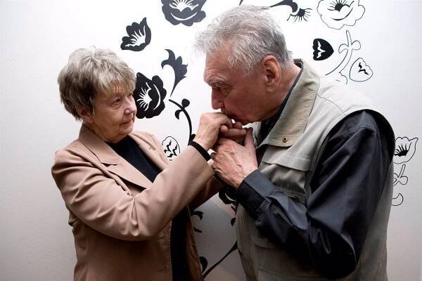 FOTO: Josef Zíma a Marie Kyselková spolu hráli v pohádce Princezna se zlatou hvězdnou na čele. – stránka 169
