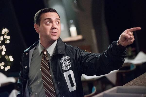 Brooklyn 99 - V přestrojení - Z filmu - Joe Lo Truglio