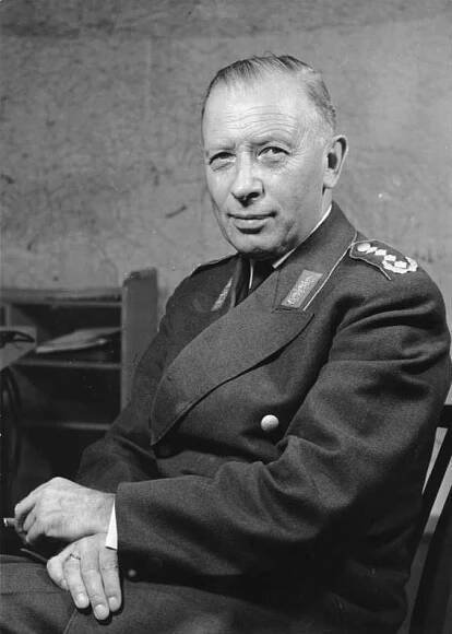 Soubor:Bundesarchiv Bild 146-2005-0030, Adolf Heusinger.jpg