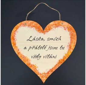 Dřevěné srdce s textem Láska, smích a přátelé jsou tu vždy vítáni, 21 x 20 cm