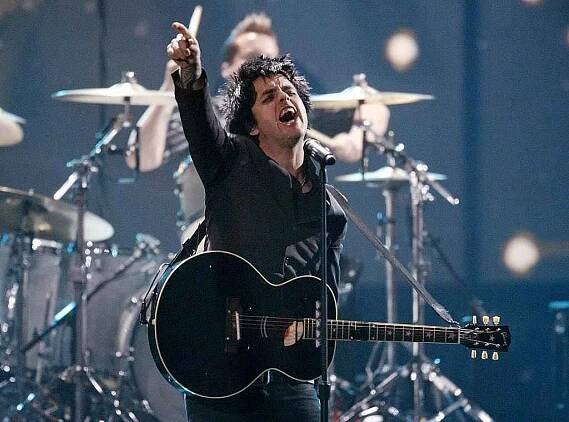 V kalifornském Los Angeles se 22. 11. předávaly Americké hudební ceny: Billie Joe Armstrong a Green Day