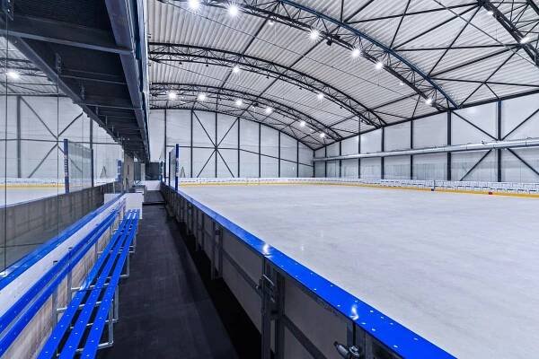 Curling, krasobruslení i hokej. V Praze začal fungovat nový areál ledových sportů