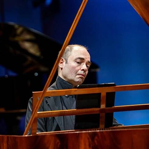 Fantazie na klávesách staletí: Alexander Melnikov a jeho kaleidoskopický stroj času