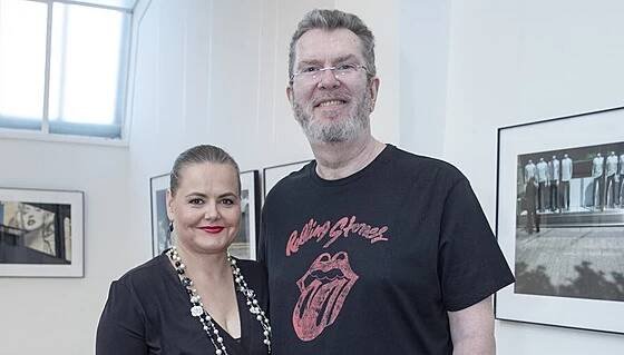 Vanda Wolfová a Richard Müller na vernisáži zpěvákových fotografií v Bratislavě...