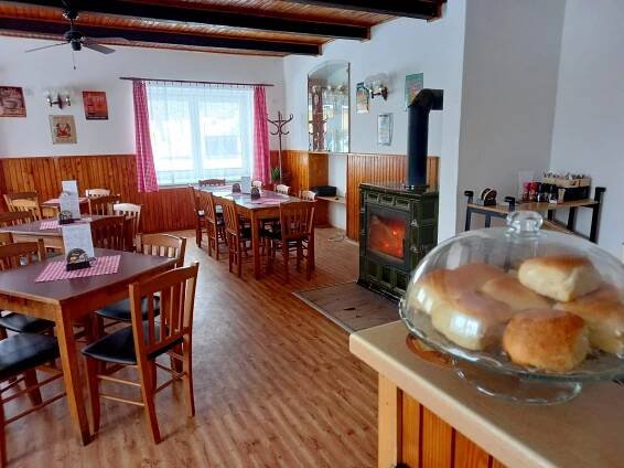 Navštivte hospůdku pod vrchem Krásný.
