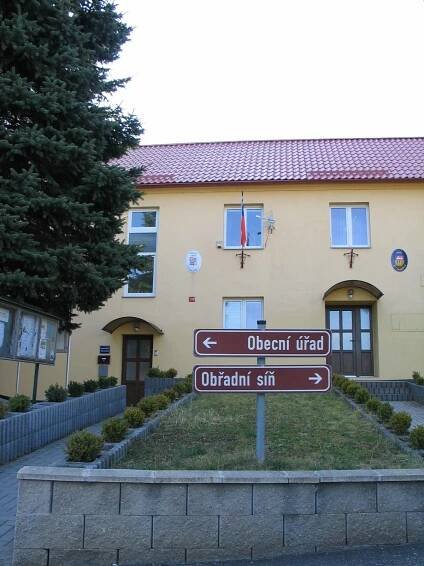 Tuchoměřice - obecní úřad foto 2