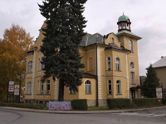 Soubor:Semily - vila Na Olešce 240.jpg – Wikipedie