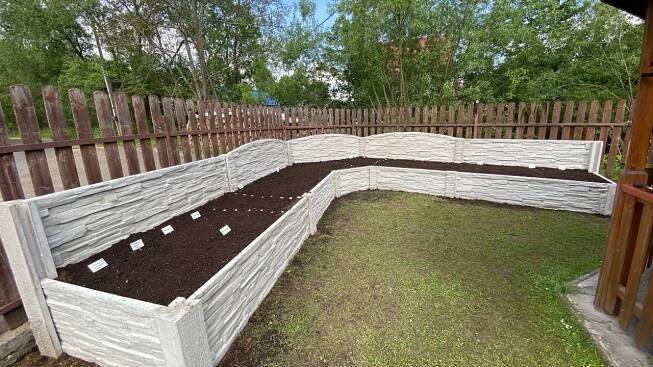Vyvýšený záhon | Garden design, Front yard garden, Garden inspiration