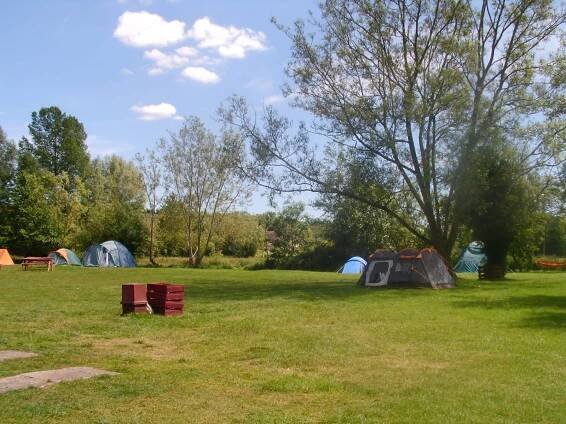 Camping Stonehenge - Stonehenge Touring Park - Family Camping & Caravan Park