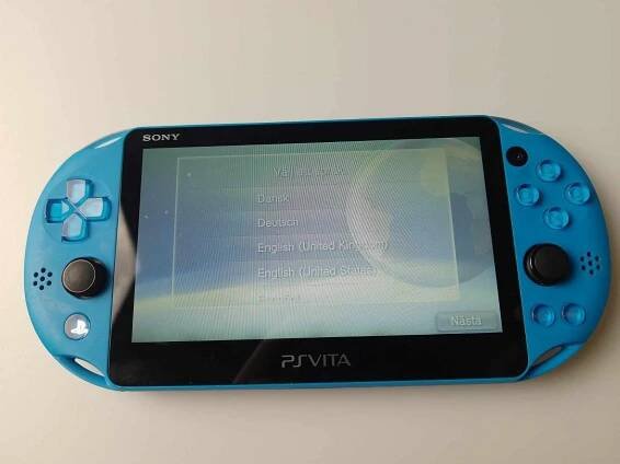 Sony Playstation VITA _ PCH2000 _ modrá _WI-FI_ SKVĚLÝ STAV