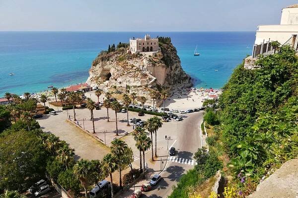 kostel Santuario di Santa Maria dell'Isola di Tropea