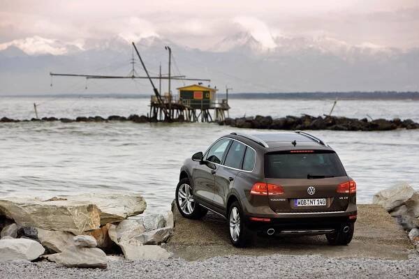 Volkswagen Touareg: Podrobné specifikace vozidel & Interaktivní nástroj pro srovnání