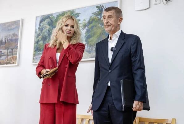 Andrej a Monika žijí odděleně. 