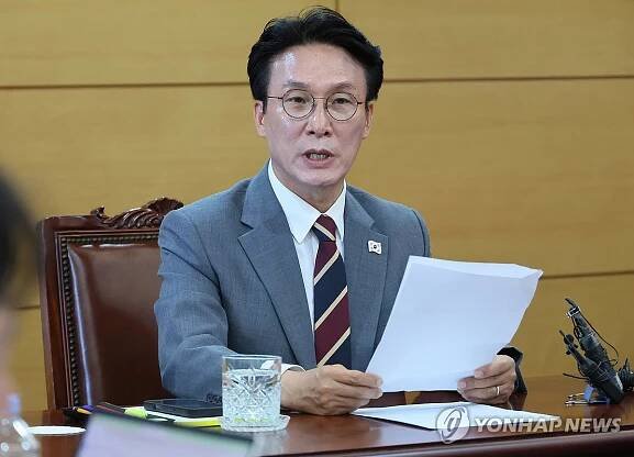Prime Minister nominee Kim Min-seok speaks during a meeting with reporters at his temporary office in Seoul on June 10, 2025. (Yonhap)