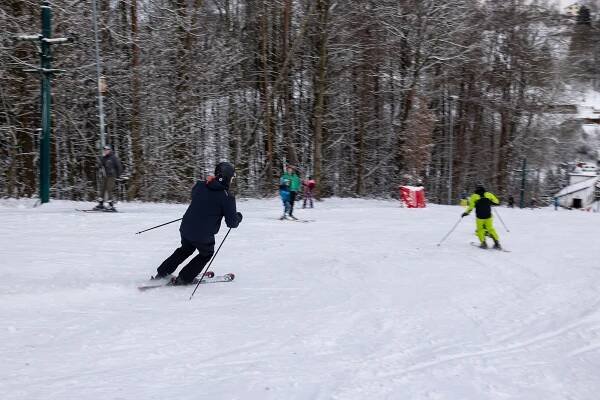 VIDEO, FOTO: Na turnovském ledovci už se lyžuje. Skiareál Struhy zahájil sezónu