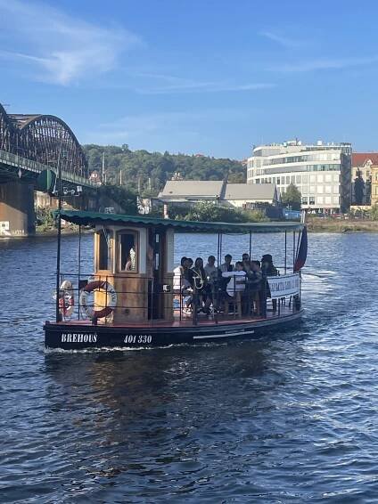 Praha 4.B 2023 | Gymnázium Valašské Klobouky - Škola s tradicí