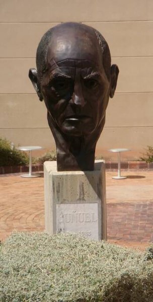 File:Cabeza de Luis Buñuel.JPG - Wikimedia Commons