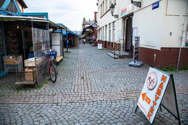 Holešovická tržnice: Kulturní památka stále v obležení vietnamských stánkařů