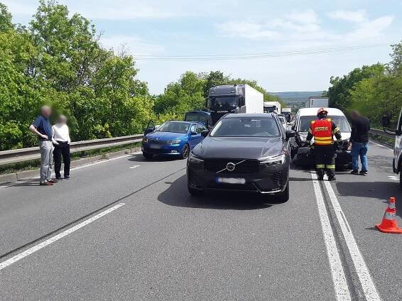 Bez zranění se obešla dopravní nehodě na výjezdu ze Slavkova u… | POŽÁRY.cz - ohnisko žhavých zpráv | hasiči aktuálně