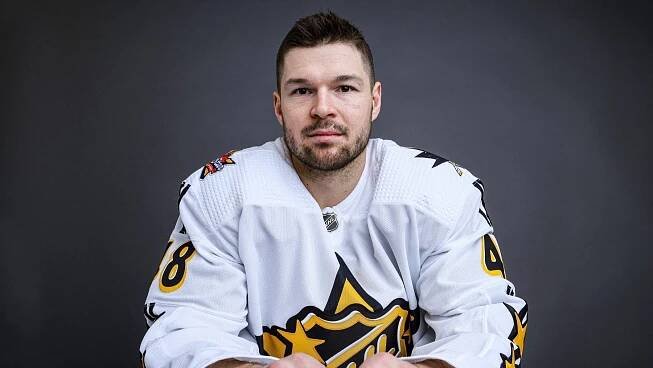 Hertl se zapojil do tréninku Vegas. Zatím hrát nebude, říká trenér