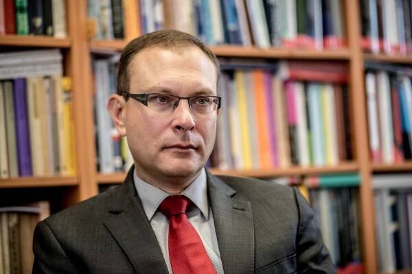 Ústavní právník Jan Kysela: Pánem vlády je premiér, ne prezident