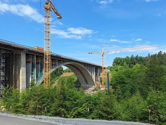 Dva roky pomaleji a ve zúžených pruzích. Oprava mostu Šmejkalka na D1 začala omezovat provoz