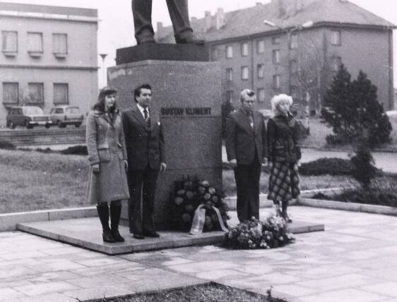 Dříve zdobily střed města. Dnes u soch Šmerala a Klimenta štěkají psi