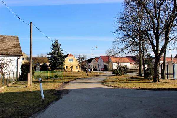 Soubor:Doňov, common.jpg – Wikipedie