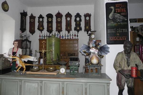 Hrad a zámek s Dračí čarodějnou královskou komnatou - Staré Hrady 