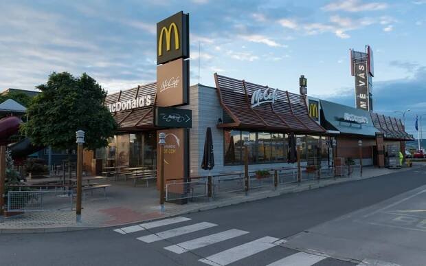 Galerie: McDonald’s zdražuje. Cena cheeseburgeru stoupla o 16 procent - Fotka 2 - Echo24.cz