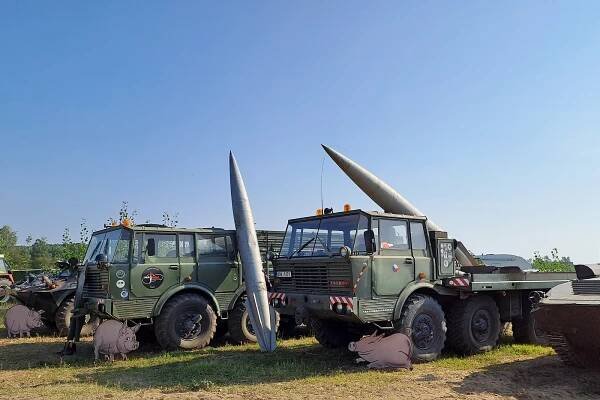 VIDEO: Tanky, parašutisté i vrtulníky. Vojenský den na Pánově přilákal davy lidí