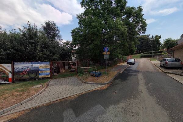 Cyklostojan u "Kafe A sakra" Rebešovice foto 1