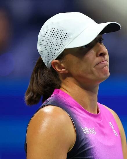 Swiatek puzzled by service letdown in US Open defeat
