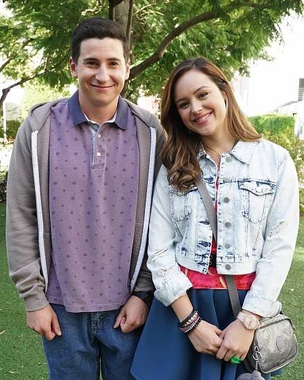 Goldbergovi - Rodičovský čtvrtek - Z natáčení - Sam Lerner, Hayley Orrantia