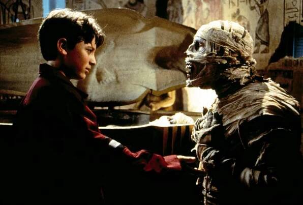UNDER WRAPS, Mario Yedidia, Bill Fagerbakke, 1997