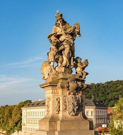 Socha sv. Ludmily — Karlův most