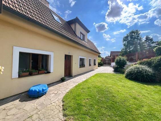 Prodej rodinného domu 218 m², pozemek 460 m² Ke Kozím hřbetům, Praha - Suchdol | Reality.iDNES.cz 
