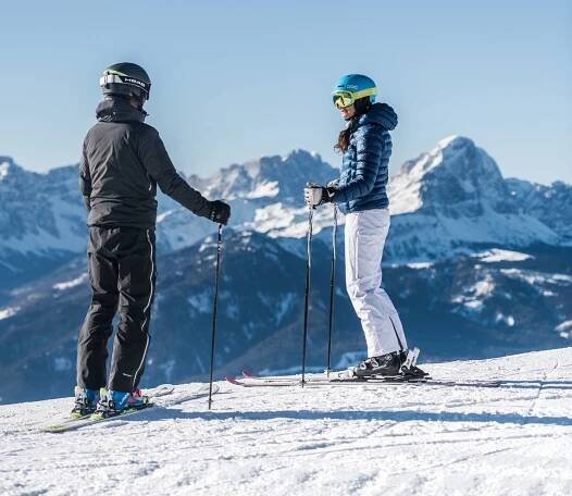 Skifahren und die Aussicht genießen